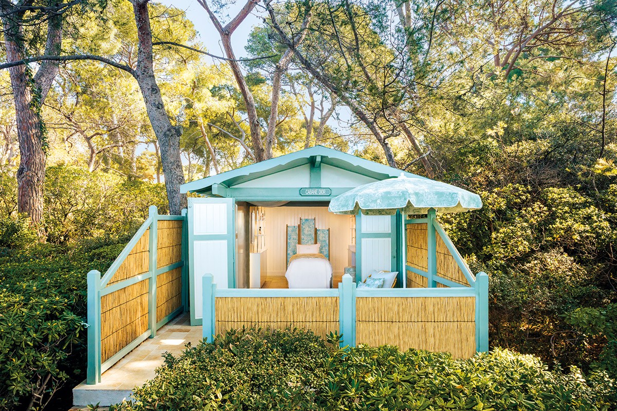 Dior fait également découvrir ses rituels au cœur de la nature avec la Gloriette Dior et la Cabane Dior.