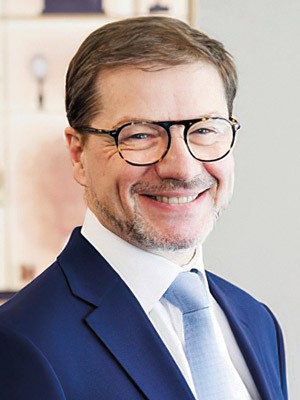 FRÉDÉRIC PICARD Directeur Général Glion Institut de Hautes Études