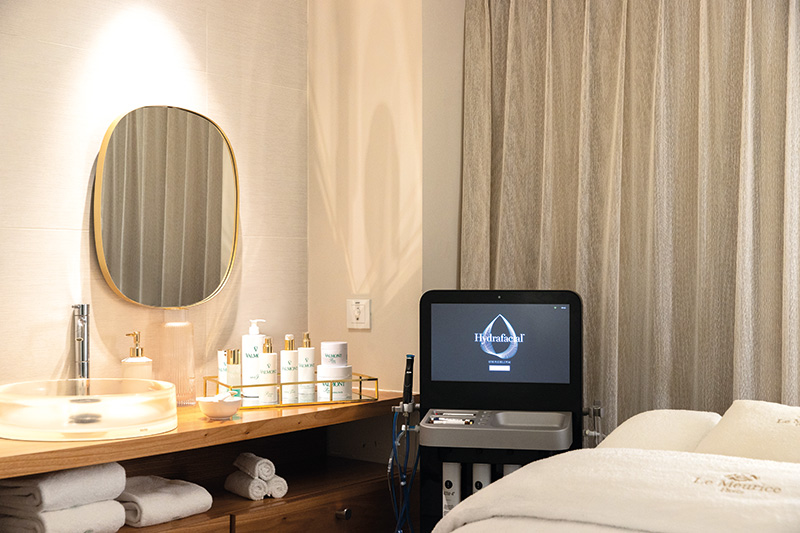 La Maison Valmont s'est associée à Hydrafacial pour proposer à sa clientèle du Spa Valmont, situé à l'hôtel 5 étoiles Le Meurice à Paris, un soin inédit et exclusif d'une durée de 90 minutes. © G.Gardette