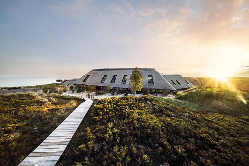 À la pointe du Wellness médical, le Lanserhof Sylt a été récompensé d'un prix MIPIM et de plusieurs World Spa Awards en 2023. The leading health resort Lanserhof Sylt won an MIPIM Award and several World Spa Awards in 2023.